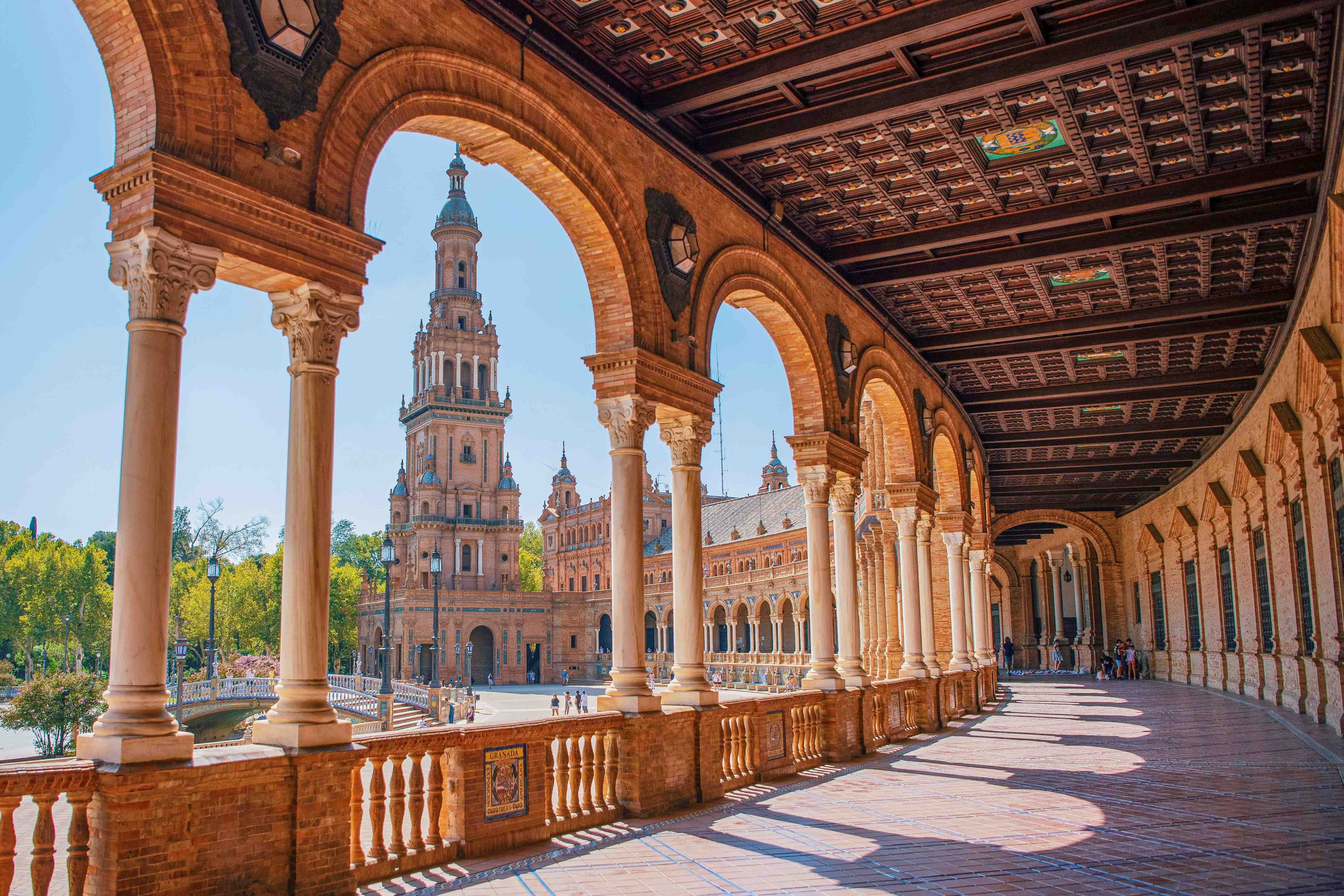 A view of the Plaza de España in Seville with arches and walkways.